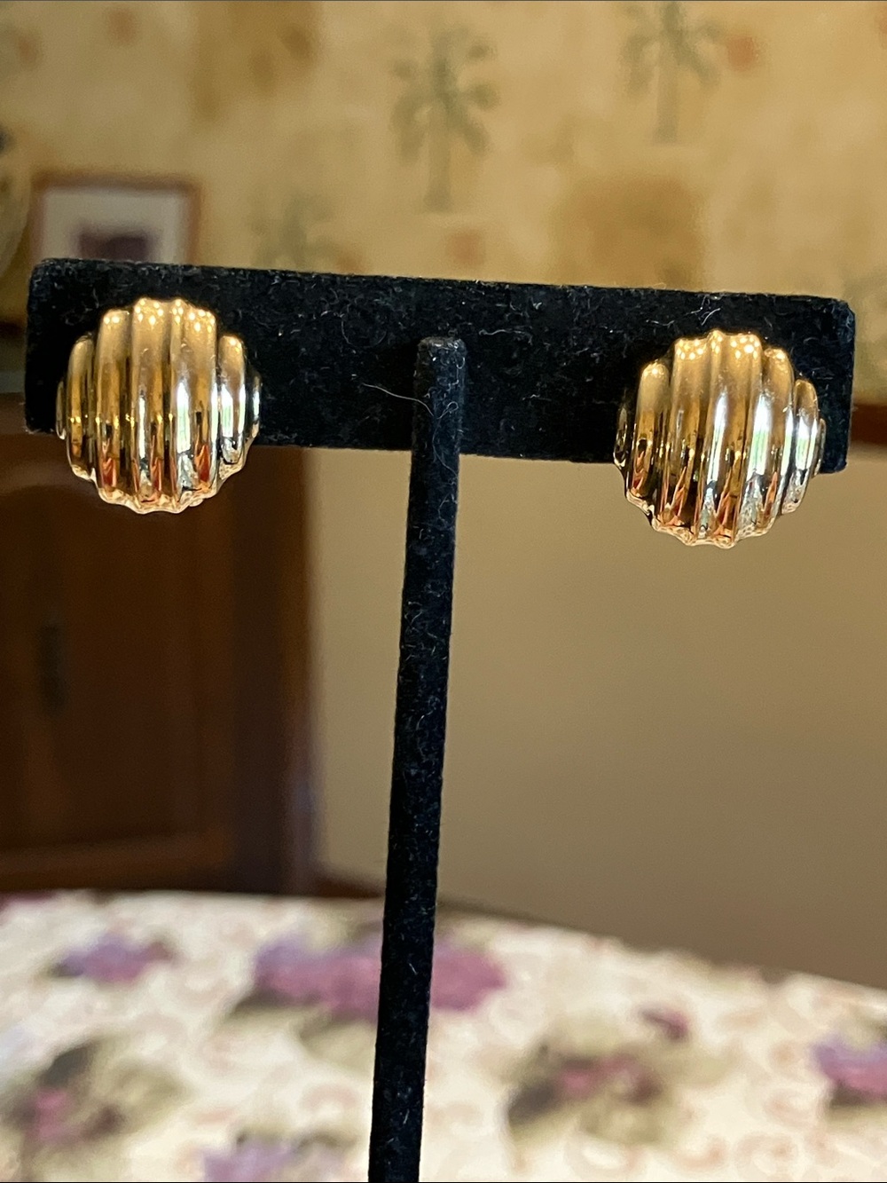 NINA RICCI CLIP EARRING